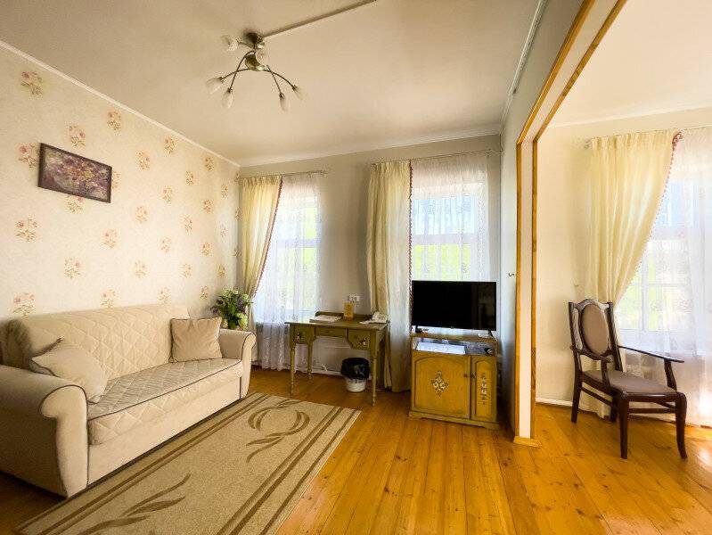 Фотографии номера Двухместный номер (двухкомнатный) 1 в Гостинице Юрьево Подворье Вельск