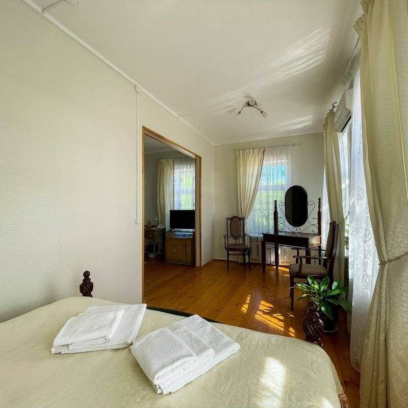 Фотографии номера Двухместный (двухкомнатный)1 в Гостинице Юрьево Подворье Вельск